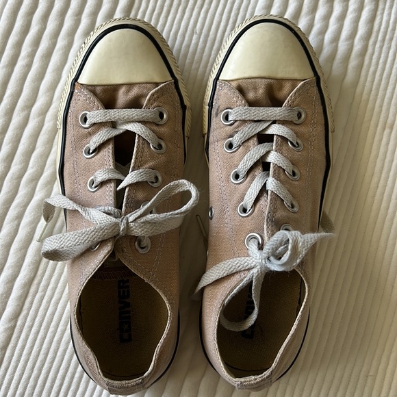 Converse - Picture 3 of 7